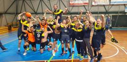Casalbertone, vittoria decisiva! Racanella e i suoi volano in B