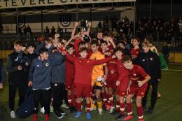 Vella all'ultimo secondo! La Roma vince il derby e alza la Coppa