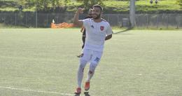 Manoni: "Giocare a calcio e portare in giro il nome del mio paese è la mia passione"