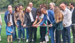 Taglio del nastro per il nuovo manto erboso dell'Elio Mastrangeli