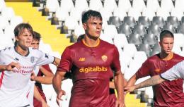 Bomber Satriano saluta Trigoria: ufficiale il passaggio all'Heracles Almelo 