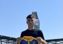 Frosinone: ufficiale l'arrivo del centrocampista Justin Ferizaj
