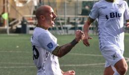 VIDEO! La magia di Spinosa è da Top 10: la sua punizione è nel meglio della 24ª