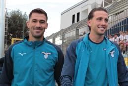 Cinque minuti al fischio d'inizio del derby. Romagnoli e Pellegrini a Formello