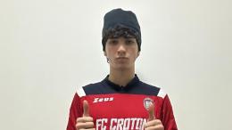 Mattia Tessitore sbarca nei prof: ufficiale il passaggio al Crotone