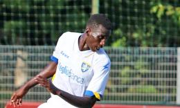 Colley illude il Frosinone: il Bologna rimonta e cala il tris