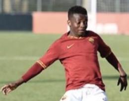 La Roma blinda Koffi con il primo contratto da professionista