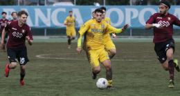 Tre gol al Crotone e podio riconquistato. Il Frosinone c'è e non molla