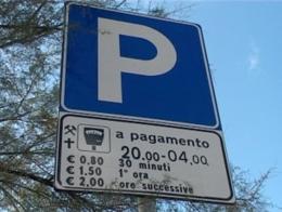 Aumento strisce blu, entro fine ottobre tariffa a 1,50 euro l'ora in tutte le aree di pagamento della capitale