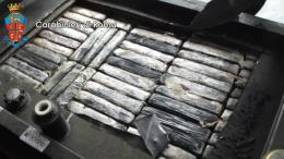 IL VIDEO! Sequestrati 600 kg di cocaina, panetti con il "Mi Piace" 