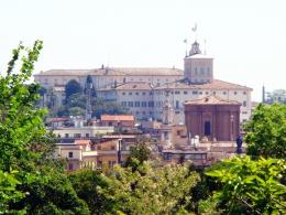 Mattarella apre le porte del Quirinale, ma è bagarre sulla gestione delle visite