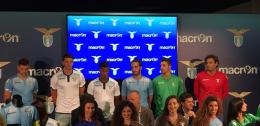 La Lazio presenta le divise per la stagione 2015/16