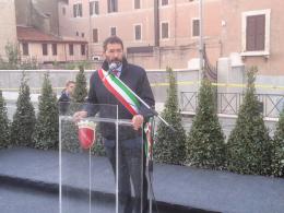 La morsa di Renzi sul Sindaco Ignazio Marino