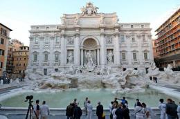 Con un grande applauso, Roma si riappropria della Fontana di Trevi
