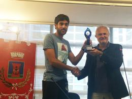 Fiumicino - Premiato dal Sindaco l'olimpico Daniele Lupo