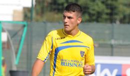 Palmieri salva il Frosinone: pari Crotone a Ferentino