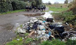 FOTO De Santis denuncia: "Riscaldamento tra i rifiuti"