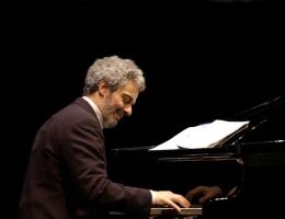 Nicola Piovani ci spiega perché "La musica è pericolosa"