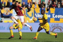 Applausi al Frosinone, fischi al Milan: pari dai due volti