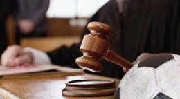 Spintona l'arbitro e lo fa cadere: un anno e mezzo di squalifica