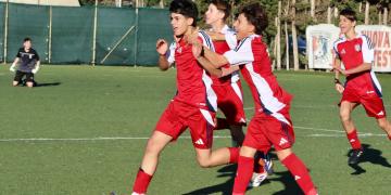 Di Silvi esulta con i compagni ©GazReg