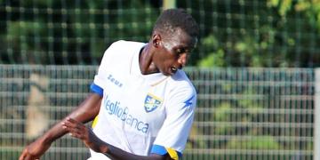 Colley illude il Frosinone: il Bologna rimonta e cala il tris