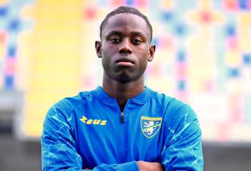 Frosinone, parla Mboumbou: "Prima la salvezza, poi ci divertiremo"