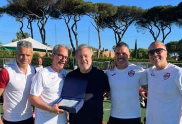 Massimo Massimi assieme alla dirigenza biancorossa