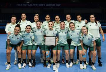 Le azzurre pronte all'esordio (©Figc.it)