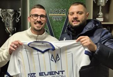 Di Federico in posa con la nuova maglia