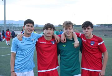 Vecchi amici ma avversari per un giorno: l&rsquo;abbraccio dei tre ex Savio