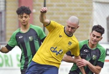Valerio Campana in azione con la magli del Castel San Pietro Romano
