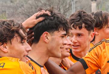 La Roma festeggia dopo il gol di Carlaccini (Foto &copy;Benedetti)