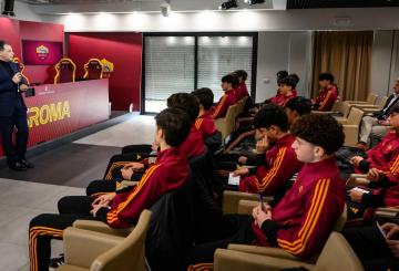 "Cattivi maestri" arriva a Trigoria: emozione tra i giovani calciatori della Roma
