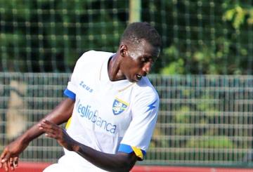 Colley illude il Frosinone: il Bologna rimonta e cala il tris