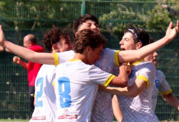 L'esultanza di Crupi al gol del raddoppio per il Savio (Foto &copy;GazReg)