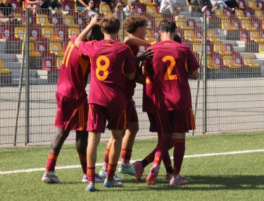 Roma, vittoria all'inglese contro la Juve Stabia. Toti resta a punteggio pieno