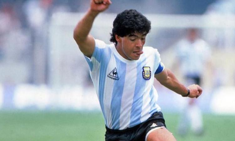 Non toccate la 10: per rispetto di Diego Armando Maradona