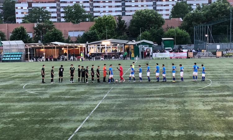 Le due squadre all'ingresso in campo (Foto ©GazReg)