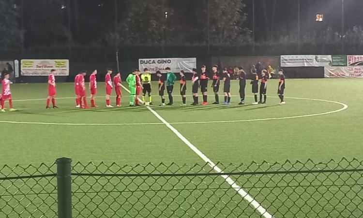 Il saluto tra le due squadre