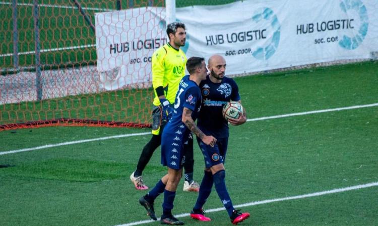 Daniele Nohman dopo aver segnato (Ph. Lupa Frascati)
