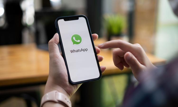 Come monitorare Whatsapp senza il cellulare di un'altra persona