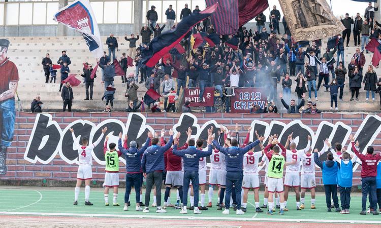 Sotto la tribuna