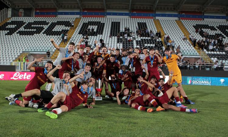 La Roma con la coppa