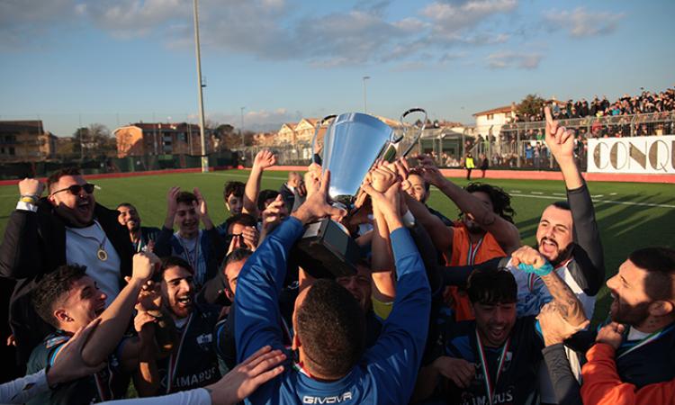 L'Insieme Formia alza al cielo la Coppa
