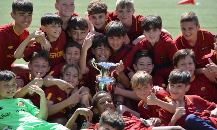 La Roma con la coppa