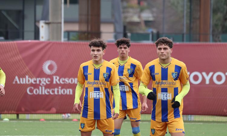 Frosinone, Chierico rifiuta, Durante pronto a sedersi sulla panchina dell'Under 18 (©Gazzetta Regionale)