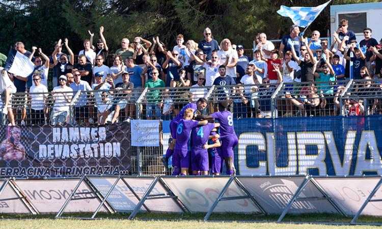 Il Terracina esulta con la Curva Mare