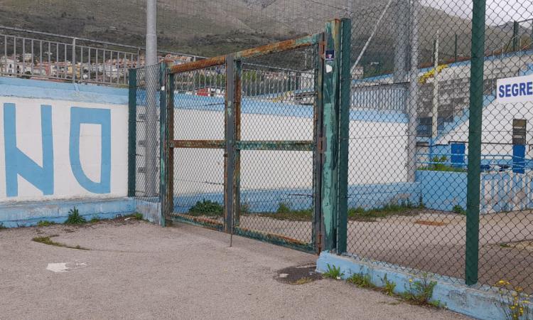 Cancelli chiusi al Parisio, giocatori e staff del Città di Formia: "Situazione surreale"