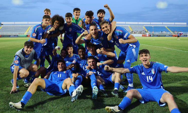 Festeggiano gli azzurrini (@FIGC)